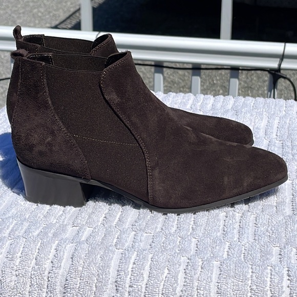 Aquatalia Falco Suede Bootie, 9 1/2 - Picture 2 of 15